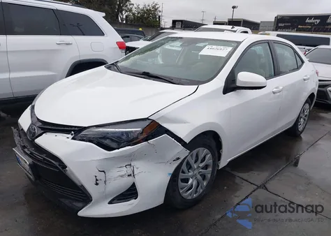 2017 Toyota Corolla Le z USA, uszkodzony, nr VIN 5YFBURHE6HP572144